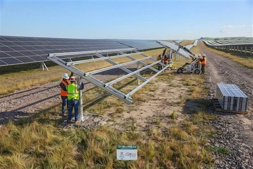 יעילה-של האתר: Grengy Solar מפגין התקנת PV מהירה